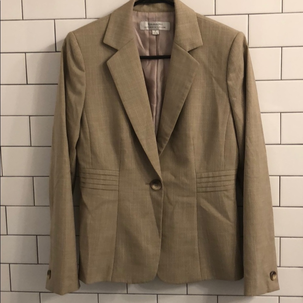 Tahari Fitted SUIT size 4